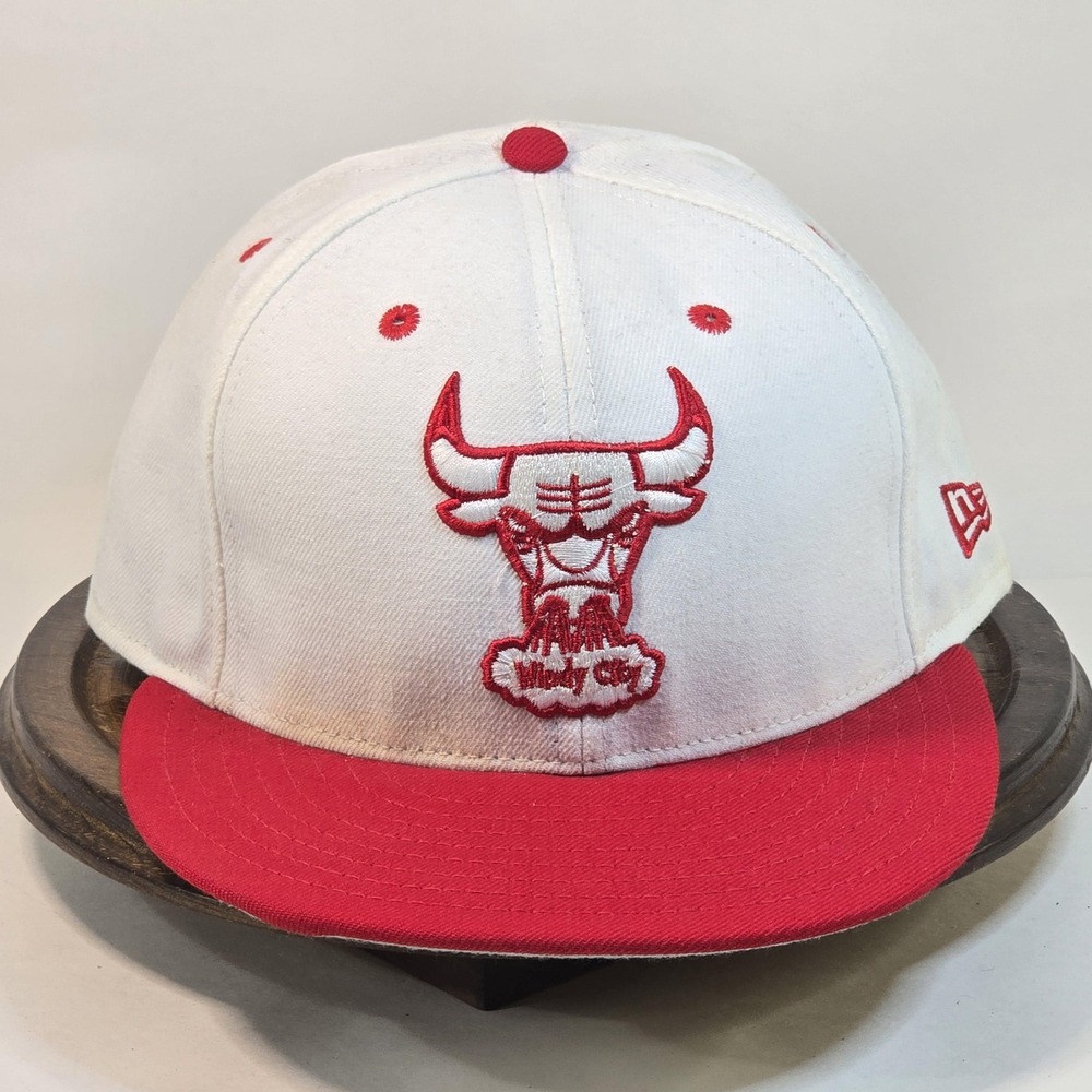 Chicago Bulls Hat Cap Snap Back White Red NBA Basketball Windy City New Era Mens